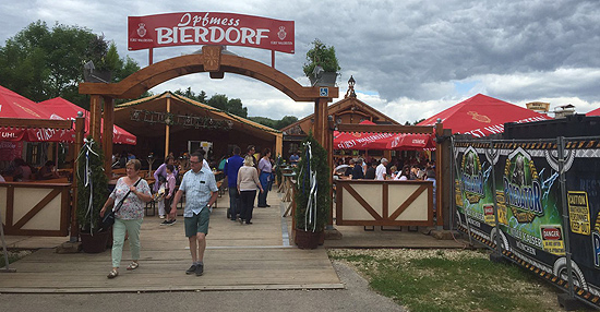  206. Ipfmess in Bopfingen: Das Ipfmess-Bierdorf lockt mit toller Gastronomie und lauschiger Atmosphäre (©Foto. Klaus Ickenmeyer)
